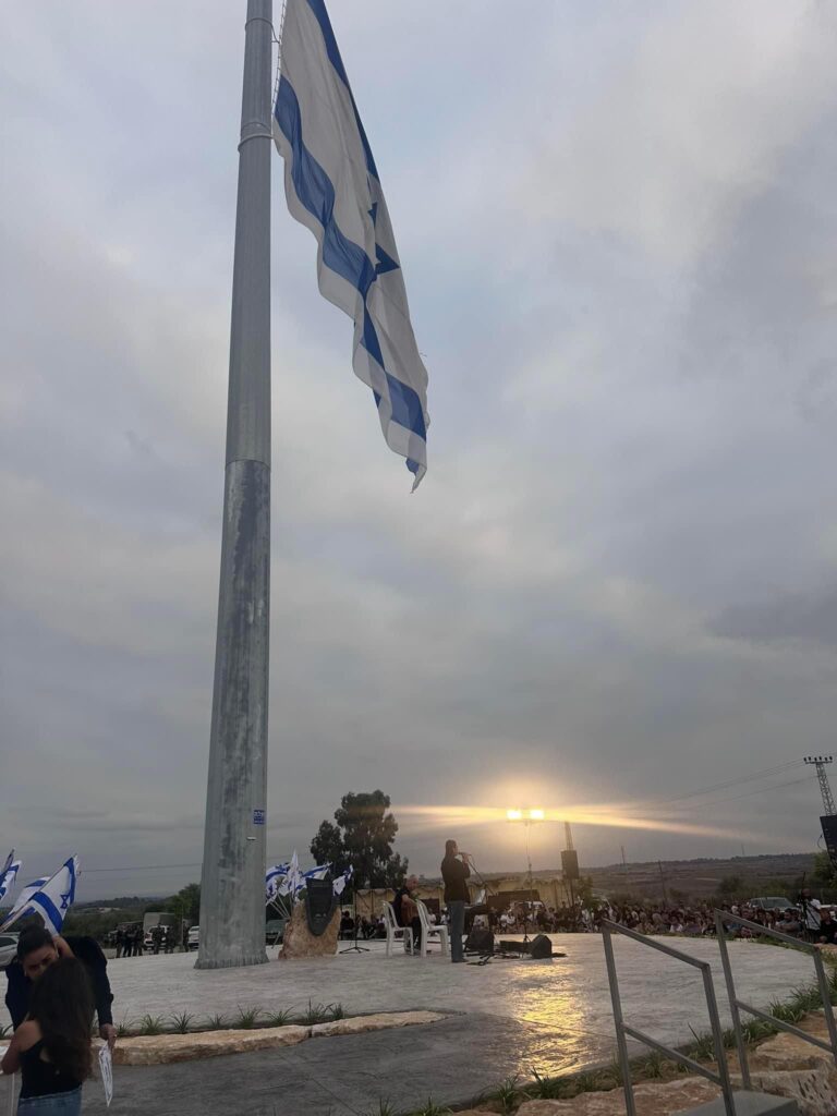 טקס זיכרון לציון שנה לטבח 7 באוקטובר במושב נתיב העשרה (צילום: תנועת המושבים)