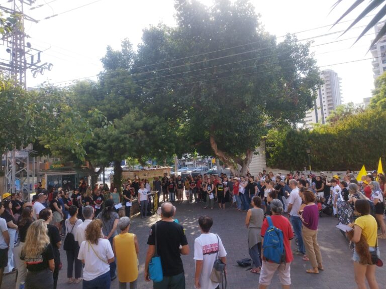 טקס זיכרון קהילתי בעיר רחובות (צילום: שירי קלר)