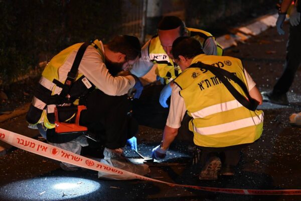 זירת הפיצוץ ברחוב לח"י בתל אביב (צילום: דוברות זק"א)