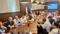 הישיבה שערך מנכ"ל משרד ראש הממשלה עם ראשי היישובים הדרוזים והצ'רקסיים (צילום: דוברות משרד ראש הממשלה)