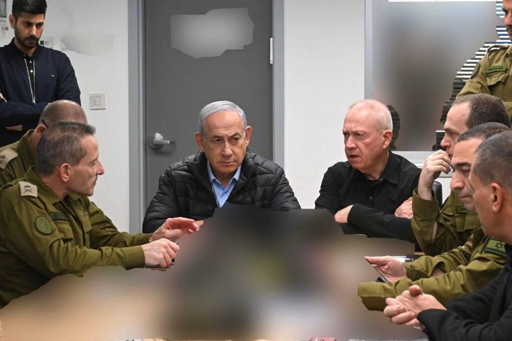 ראש הממשלה בנימין נתניהו ושר הביטחון יואב גלנט בבור בקריה במהלך התקיפה באיראן (צילום: אבי אוחיון, לע"מ)