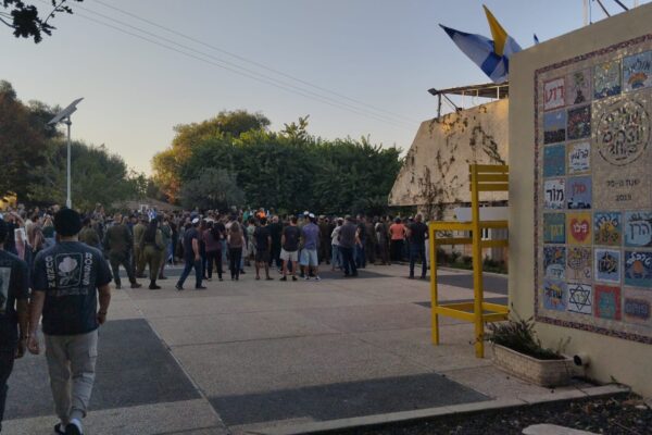טקס הפרידה בקיבוץ שמרת מסמל עידו בן צבי ז"ל שנפל בקרב ברצועת עזה (צילום: אמיתי פרץ)