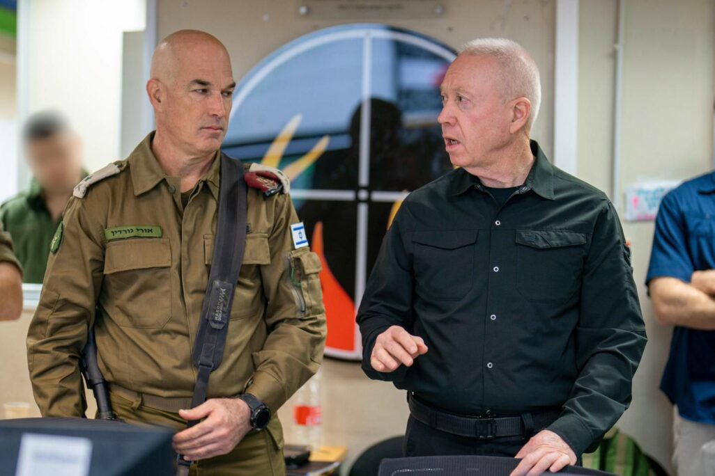 שר הביטחון יואב גלנט ומפקד פיקוד הצפון אלוף אורי גורדין (צילום: אלעד מלכה) שר הביטחון יואב גלנט ומפקד פיקוד הצפון אלוף אורי גורדין (צילום: אלעד מלכה)