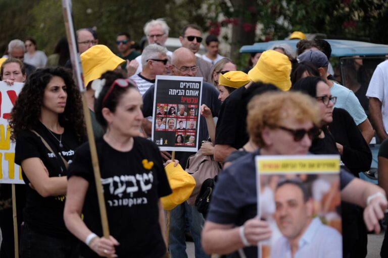אירוע לציון שנה ל-7 באוקטובר בקיבוץ בארי (צילום: דוד טברסקי)