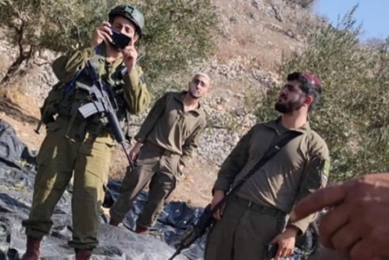 כוחות שעיכבו את תושב הכפר בורין (צילום: בשאר עיד)