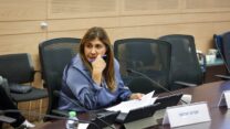 ח"כ דבי ביטון בישיבת ועדת העבודה והרווחה (צילום: נועם מושקוביץ, דוברות הכנסת)