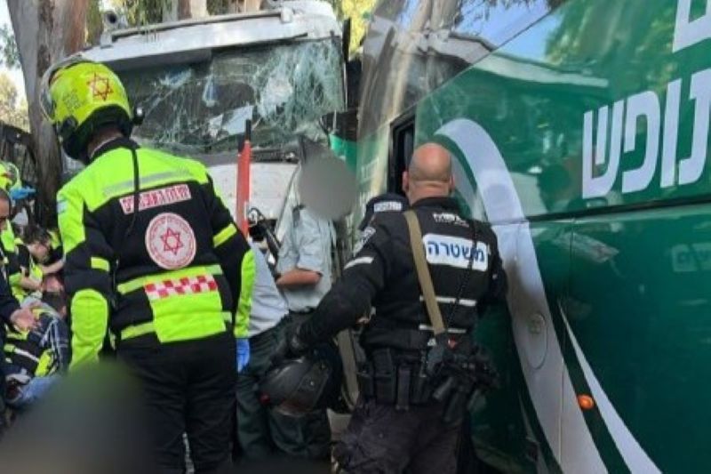 זירת פגיעת המשאית בגלילות (צילום: רשתות חברתיות, שימוש לפי סעיף 27א' לחוק זכויות יוצרים)
