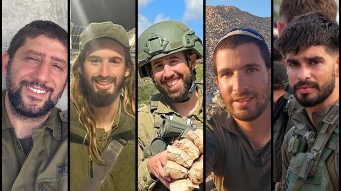 מימין לשמאל: גיא בן-הרוש ז"ל, שלמה אביעד ניימן, שמואל הררי ז"ל, שובאל בן נתן ז"ל ומרדכי חיים אמויאל ז"ל (צילום: דובר צה"ל)