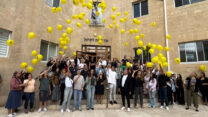 עובדי קק"ל מפריחים בלונים למען השבת החטופים (צילום: דוברות קק"ל)