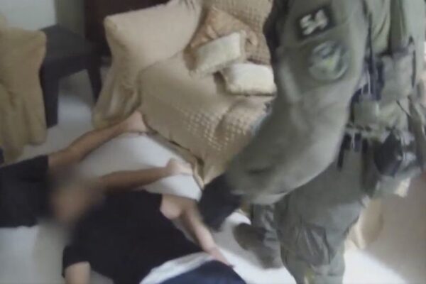 מעצר כמה מהחשודים (צילום מתוך סרטון דוברות המשטרה)