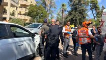 כוחות ההצלה בזירת אירוע הדקירה (צילום: דוברות מד"א)