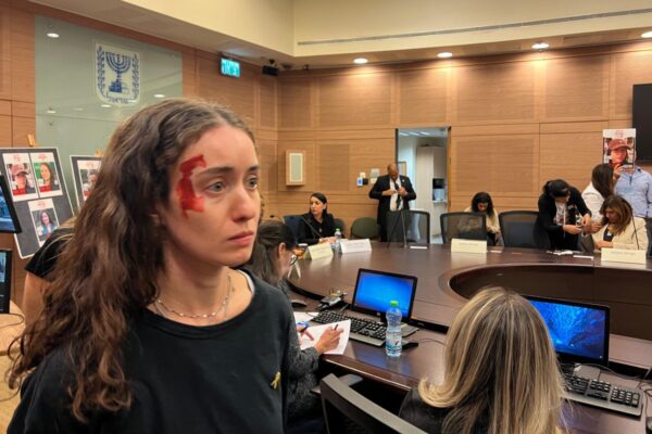 מיצג למען נעמה לוי והחטופים בעזה (צילום: מטה משפחות החטופים)