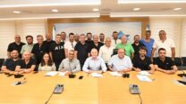 מעמד החתימה על ההסכם לעובדי נמל אשדוד (צילום: דוברות ההסתדרות)