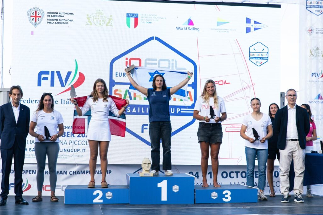 דניאלה פלג על הפודיום (צילום: נעם תמיר, באדיבות איגוד השיט) דניאלה פלג על הפודיום (צילום: נעם תמיר, באדיבות איגוד השיט)
