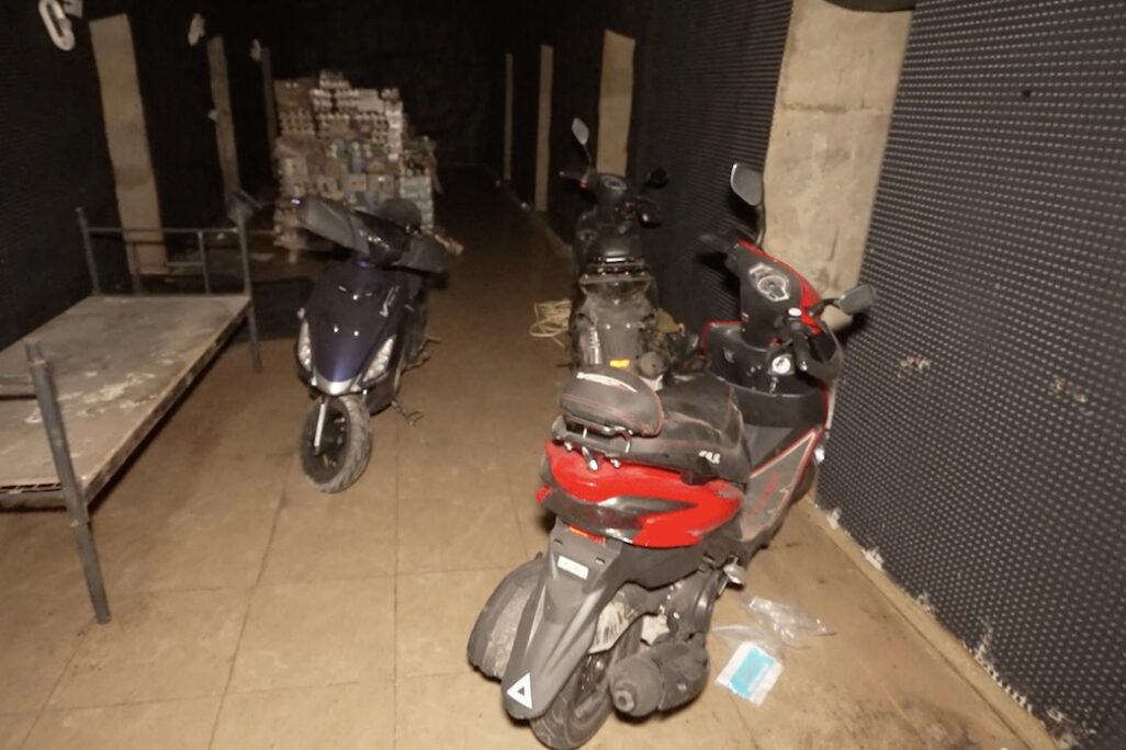 אופנועים שהיו אמורים לשמש את מחבלי חיזבאללה במנהרה שנחשפה בדרום לבנון (צילום: דובר צה״ל) אופנועים שהיו אמורים לשמש את מחבלי חיזבאללה במנהרה שנחשפה בדרום לבנון (צילום: דובר צה״ל)
