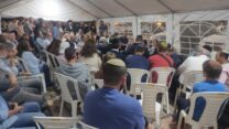 ניחום אבלים למשפחת הרב אבי גולדברג, שנהרג בלחימה בלבנון (צילום: ניצן צבי כהן)