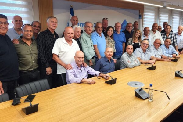 יו"ר ההסתדרות ארנון בר-דוד עם ראשי המרחבים