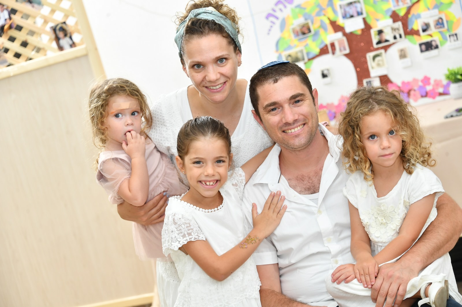 גרינבאום ומשפחתו. הדס רעייתו: "ישי נפל בקרב על הגנת המולדת והארץ שכה אהב" (צילום: אלבום פרטי)