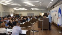 ארנון בר-דוד מציג את ההסכם עם האוצר בהנהגת ההסתדרות (צילום: דוברות ההסתדרות)
