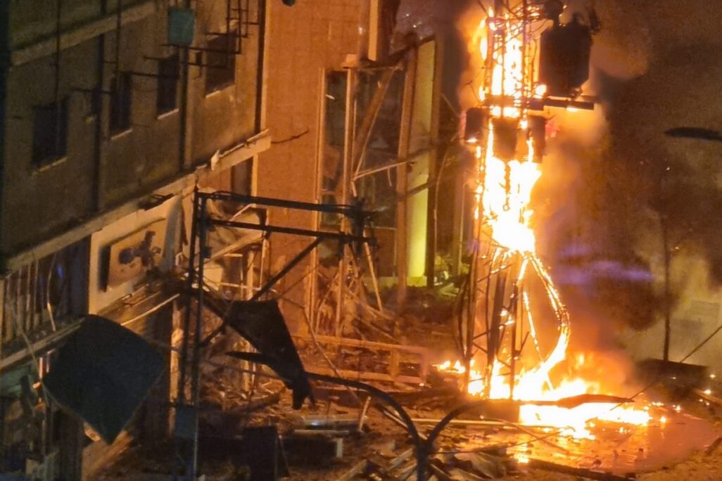 זירת נפילת שברי מיירט בבני ברק (צילום: כב"א) זירת נפילת שברי מיירט בבני ברק (צילום: כב"א)