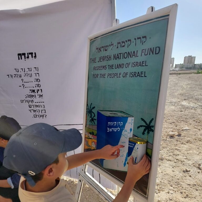 תערוכה של המוזיאון הנודד בדימונה. "קק"ל מושקעת בנגב והגליל, גם לאורך ההיסטוריה הייתה שם בנקודות קריטיות בבניית התרבות הישראלית" (צילום: יח"צ)