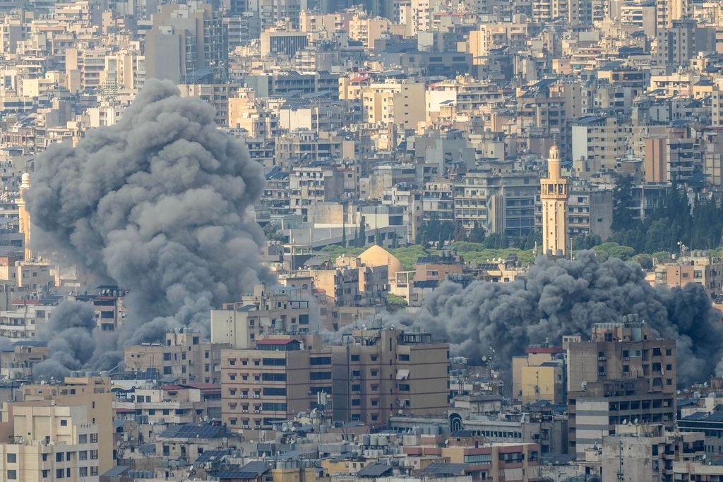 תקיפה בדאחייה בביירות (צילום: AP Photo/Hassan Ammar)