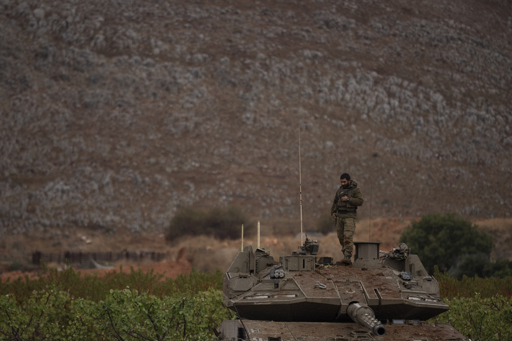 חיילי צה"ל בגבול לבנון לאחר ההכרזה על הפסקת אש (צילום: AP Photo/Leo Correa) חיילי צה"ל בגבול לבנון לאחר ההכרזה על הפסקת אש (צילום: AP Photo/Leo Correa)
