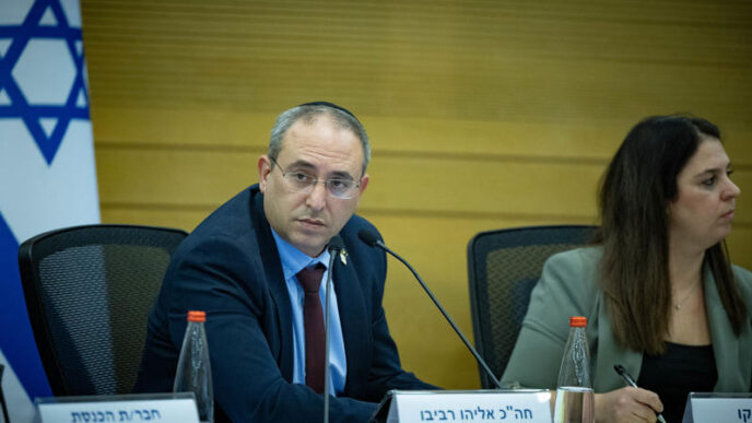 יו"ר הוועדה המיוחדת לענייני עובדים זרים, ח"כ אליהו רביבו (צילום: יונתן זינדל/ פלאש 90)