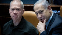 ראש הממשלה בנימין נתניהו ושר הביטחון לשעבר יואב גלנט (צילום: יונתן זינדל/פלאש 90)