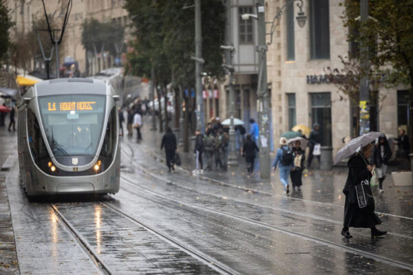 גשם בירושלים (צילום: יונתן זינדל/פלאש90)