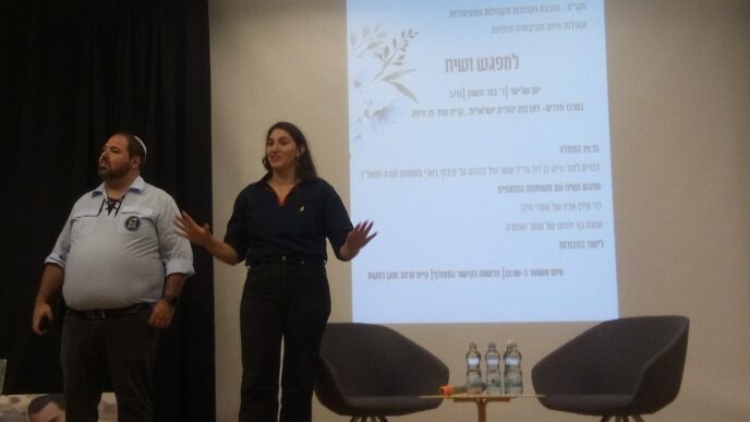 אור נעמתי ודוד נמר, ממארגני המפגש. נעמתי: "אנחנו רוצים ליצור את הקשר בין הקהילות" (צילום: נוי קוגמן)