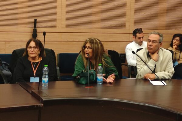 עו"ד חגי הראל מההסתדרות (מימין), יוסי ברבי ודורון רז בדיון בוועדת העבודה של הכנסת (צילום: ניצן צבי כהן)