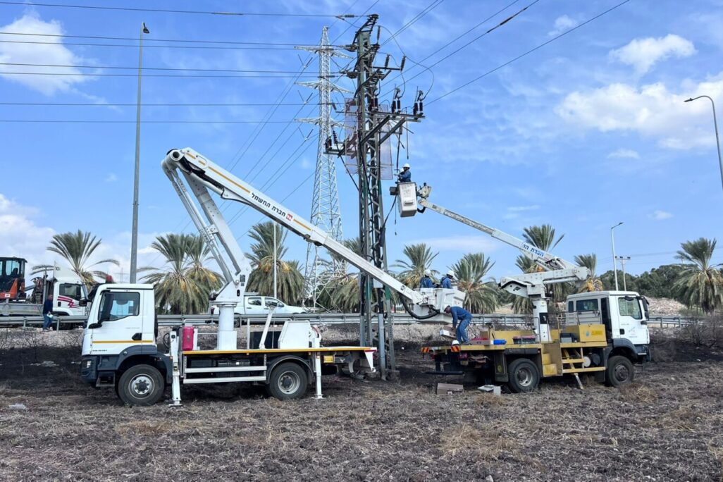 העבודות לתיקון הנזק בגליל המערבי (צילום: חברת החשמל) העבודות לתיקון הנזק בגליל המערבי (צילום: חברת החשמל)