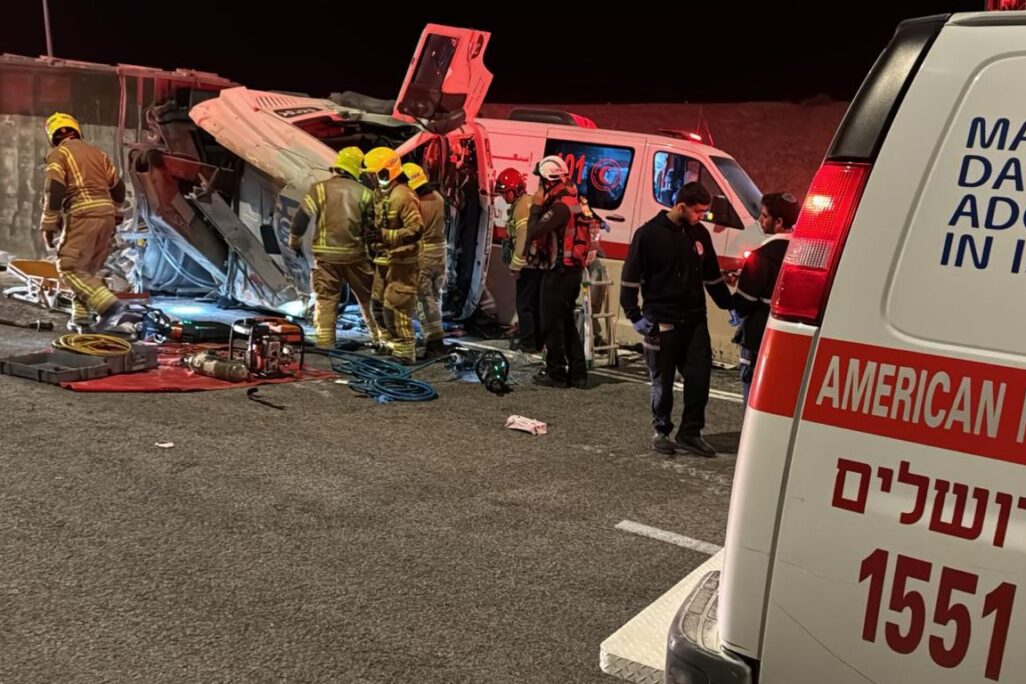 זירת התאונה על כביש 1 ליד מצפה יריחו (צילום: תיעוד מבצעי מד"א) זירת התאונה על כביש 1 ליד מצפה יריחו (צילום: תיעוד מבצעי מד"א)