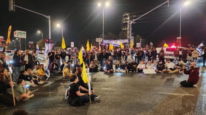 מחאה להשבת החטופים בצומת שער הנגב (צילום: מטה משפחות החטופים והנעדרים)