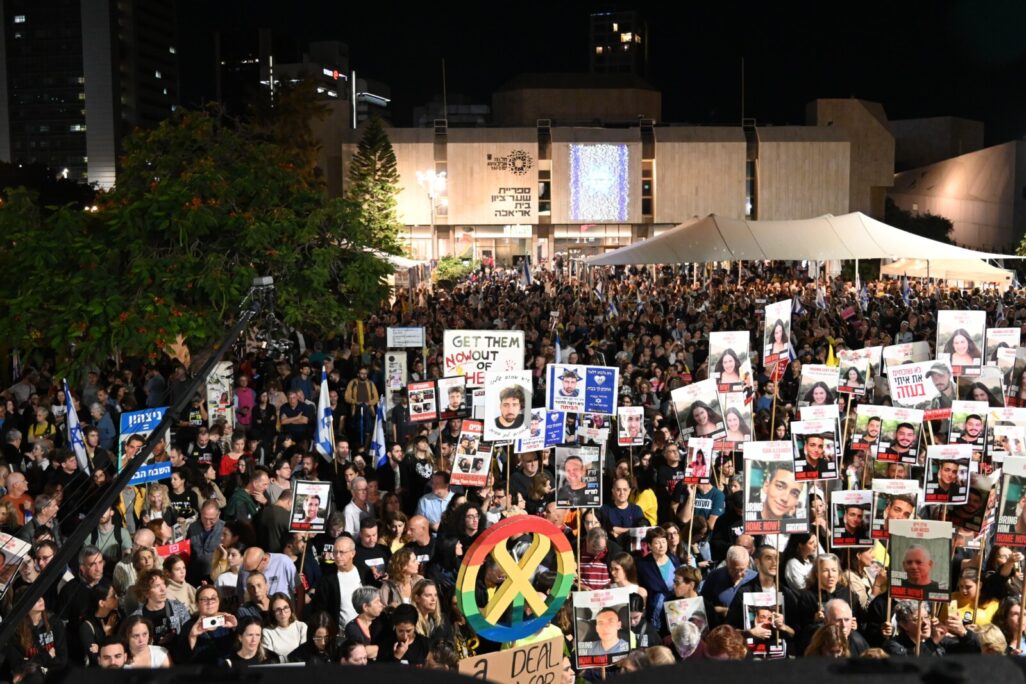 עצרת להשבת החטופים בכיכר החטופים בתל אביב (צילום: פאולינה פטימר) עצרת להשבת החטופים בכיכר החטופים בתל אביב (צילום: פאולינה פטימר)