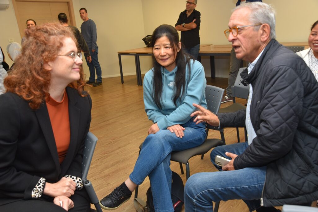 גרשון גלמן ואנה הונג הילה שינוק בכנס האגודה הישראלית לחקר יחסי עבודה (צילום: יהודה שגב) גרשון גלמן ואנה הונג הילה שינוק בכנס האגודה הישראלית לחקר יחסי עבודה (צילום: יהודה שגב)