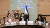 ח"כ אתי עטיה בדיון על צו ההרחבה לעובדי הסיעוד בוועדת העבודה של הכנסת (צילום: דני שם טוב/דוברות הכנסת)