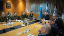 שר הביטחון ישראל כ״ץ והרמטכ״ל הרצי הלוי באישור תכניות מבצעיות ללבנון בקריה (צילום: אריאל חרמוני, משרד הביטחון)