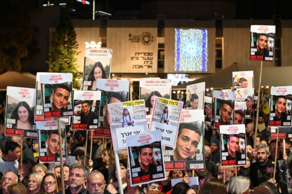 הפגנה בקריאה לשחרור חטופים בכיכר החטופים בתל אביב (צילום: פאולינה פטימר)