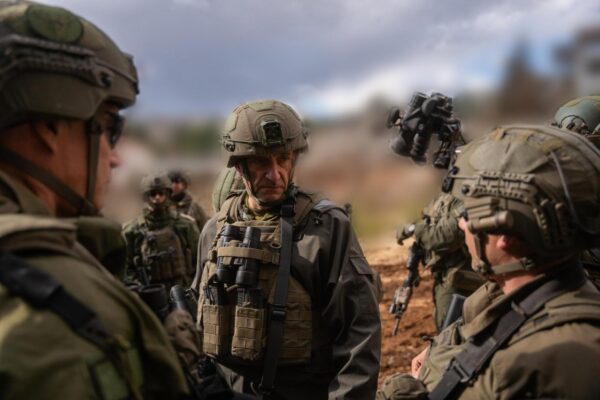 הרמטכ"ל ופיקוד הצפון בהערכת מצב בדרום לבנון (צילום: דובר צה"ל)
