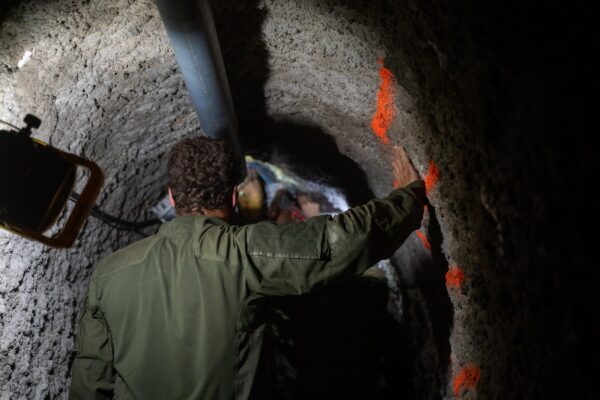 חשיפת מנהרה של חיזבאללה מתחת לבית קברות בדרום לבנון (צילום: דובר צה"ל)