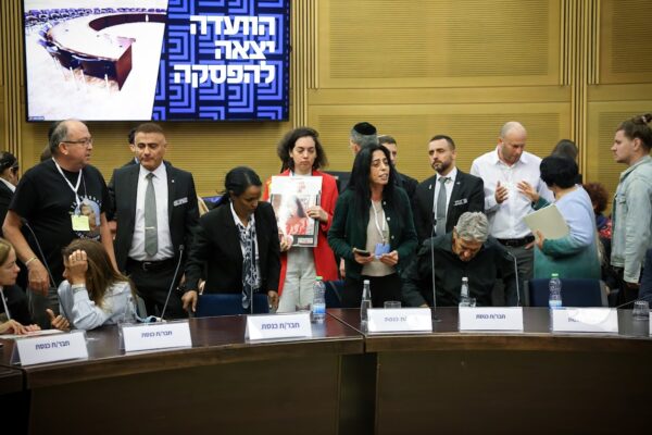 עינב צנגאוקר (שנייה מימין) בדיון הוועדה לביטחון לאומי (צילום: נועם מושקוביץ, דוברות הכנסת)