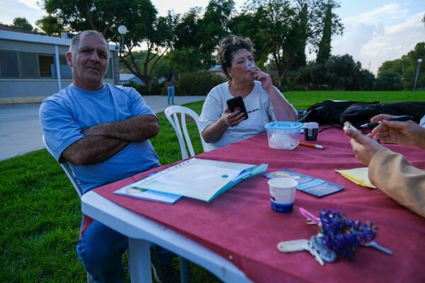 זהר שפק (משמאל). "אנחנו מפוררים ומפוזרים" (צילום: דוד טברסקי).