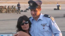 רס"ן (במיל') אסף דגן ז"ל (מימין) עם אימו מירי (צילום: מרשתות חברתיות, שימוש לפי סעיף 27א')
