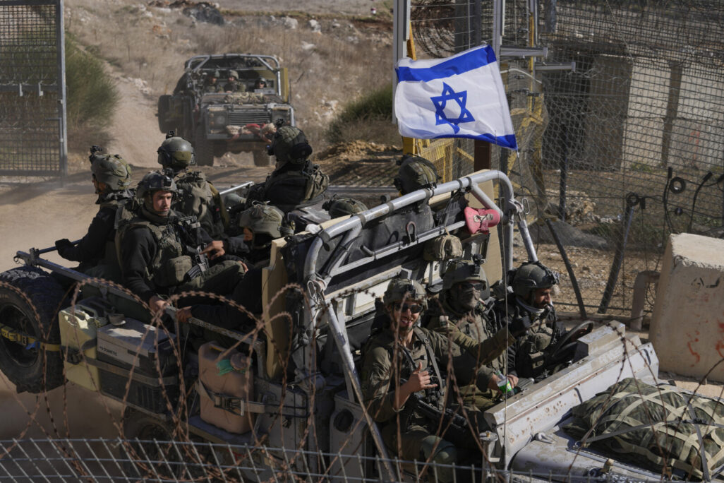 כוחות ישראליים סמוך לאזור החיץ של הגולן הסורי (צילום: AP Photo/Matias Delacroix) כוחות ישראליים סמוך לאזור החיץ של הגולן הסורי (צילום: AP Photo/Matias Delacroix)
