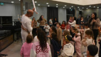 פעילות לילדים של 'העוגן למשפחות המילואים' בראשון לציון (צילום: הדס יום טוב)