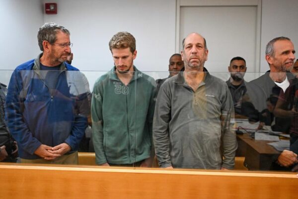 תא"ל במילואים עופר דורון, בנו גל דורון, איתי יפה ואמיר שדה, הנאשמים בירי נורי תאורה לבית ראש הממשלה בקיסריה (צילום: פלאש90)