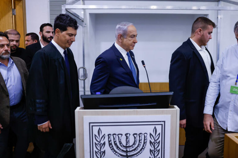בנימין נתניהו לקראת עדותו בבית המשפט המחוזי בתל אביב (צילום: חיים גולדברג / פלאש 90)