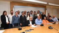מעמד החתימה על ההסכם עם נציגי האוצר, ההסתדרות ועובדי רשות העתיקות (צילום: דוברות ההסתדרות)